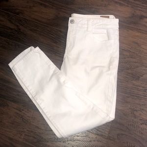 Women’s American Eagle White Jeans
